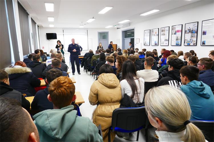 Slika /PU_KK/Vijesti/2025/11/Sigurna vozačka dozvola - Đurđevac - 2.JPG